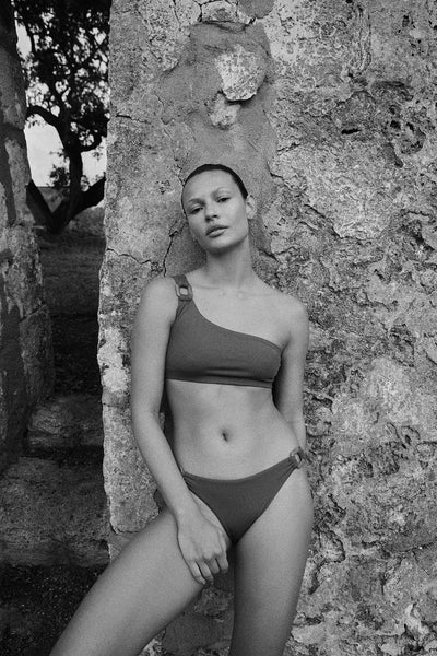 Alicia_Swim_RESORT-25_Bela_House_78_bw_web_600x600.jpg